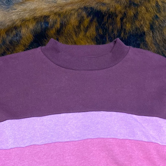 American Eagle Cropped Crew Neck- Size M - Picture 3 of 4